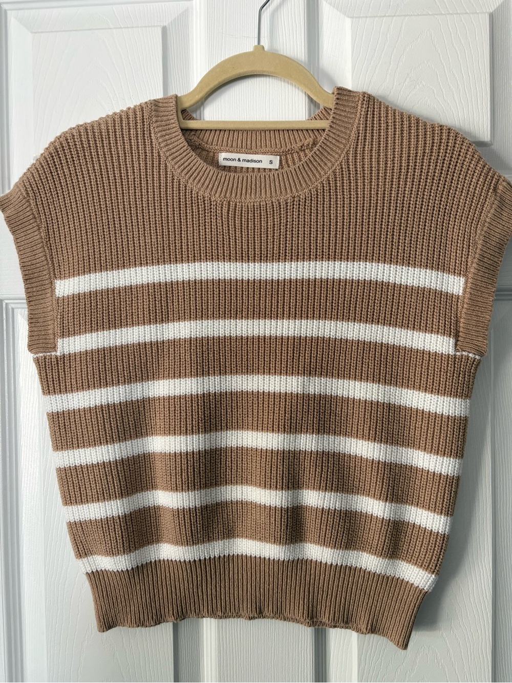 moon & madison Tan and White Striped Knit Sweater Vest - S